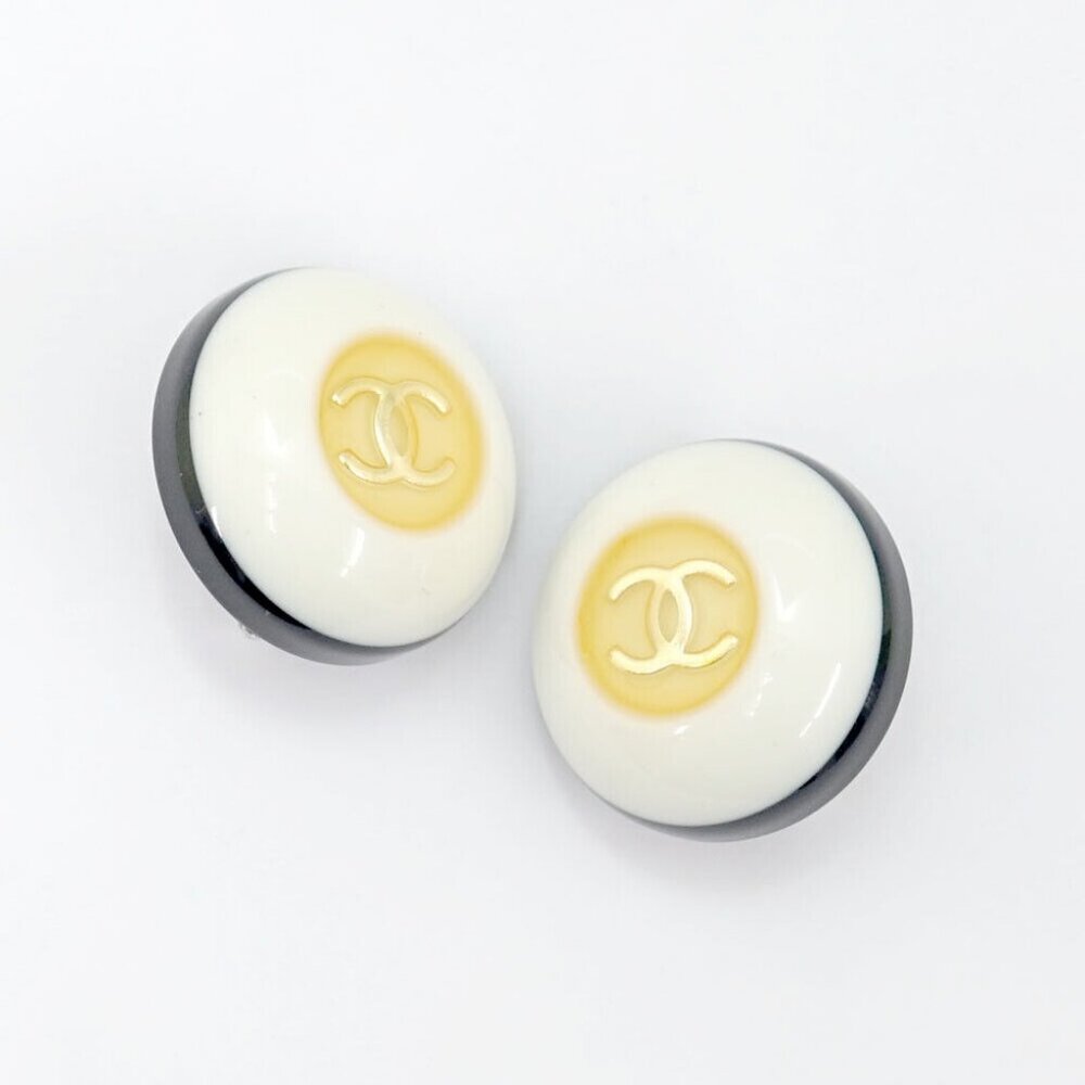 CHANEL CC Logos Black White Round Clip-On Earrings Silver Tone 96P Auth #11584-2 - Picture 2 of 5